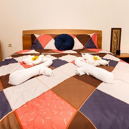 Lovely 1Bd Apartment Close To The Summer Theatre 플로브디프 외부 사진