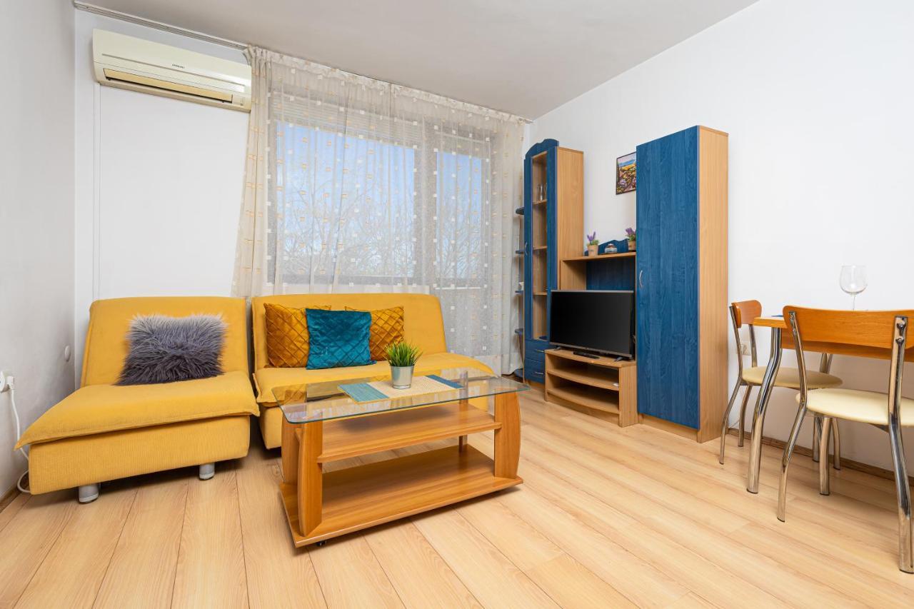 Lovely 1Bd Apartment Close To The Summer Theatre 플로브디프 외부 사진